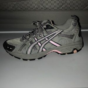 ASICS Gel Enduro. Size 6 - Women’s